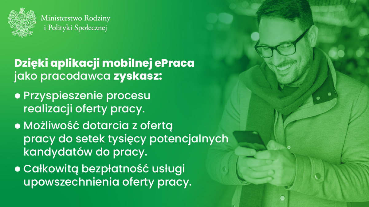 W tle mężczyzna czerpiący radość z korzystania z aplikacji mobilnej ePraca oraz informacja o zaletach aplikacji dla pracodawcy.