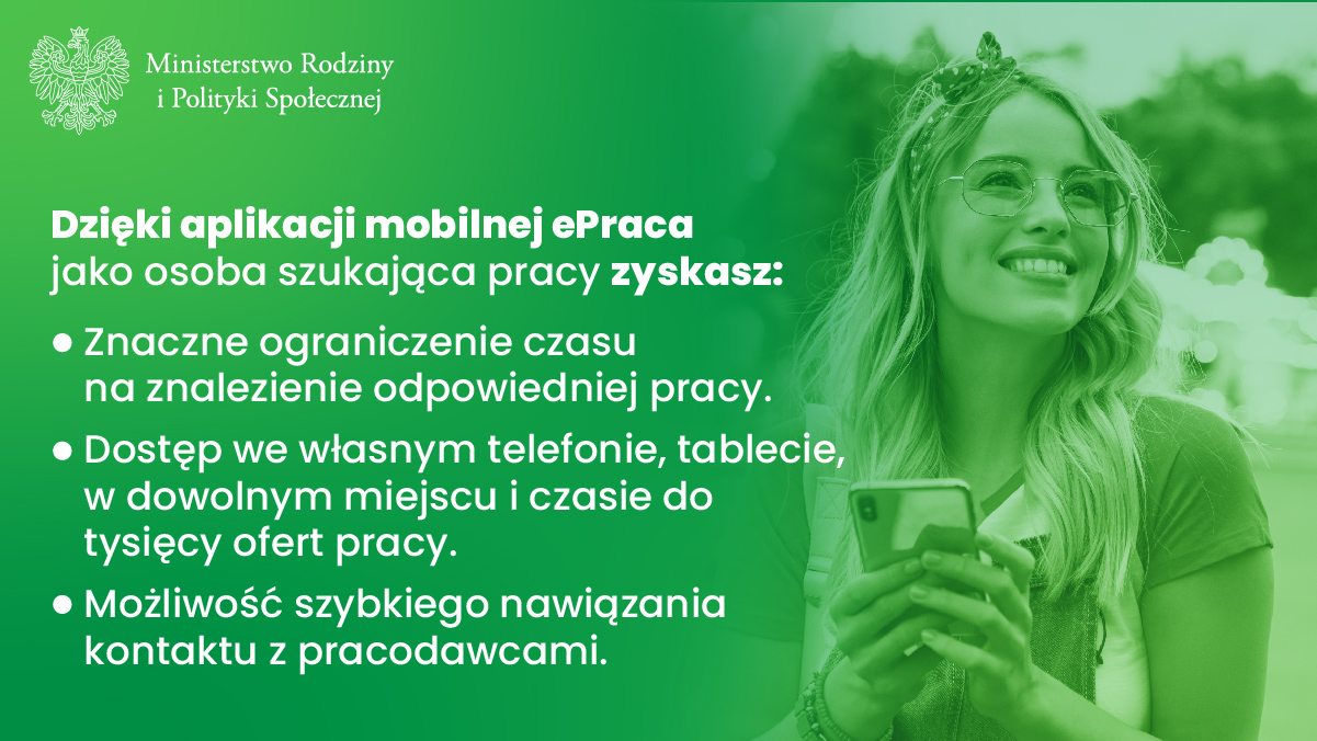 W tle kobieta czerpiąca radość z korzystania z aplikacji mobilnej ePraca oraz informacja o zaletach aplikacji dla osoby poszukującej pracy..